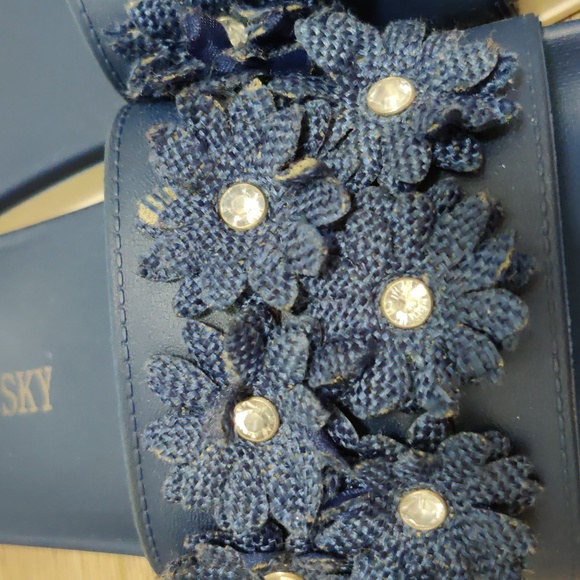 Adorable Blue Slides, Size 8-9 - Picture 2 of 9